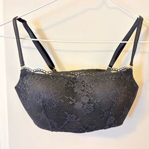 Victoria’s Secret Black Lace Lined no wire Wireless Bra M Like New chic comfy